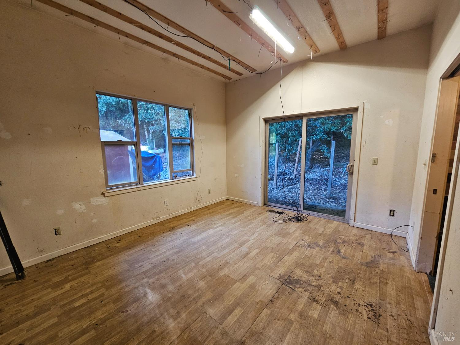 27651 Skyview Road Willits CA 95490