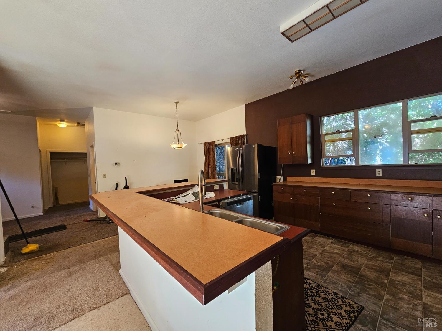 27651 Skyview Road Willits CA 95490