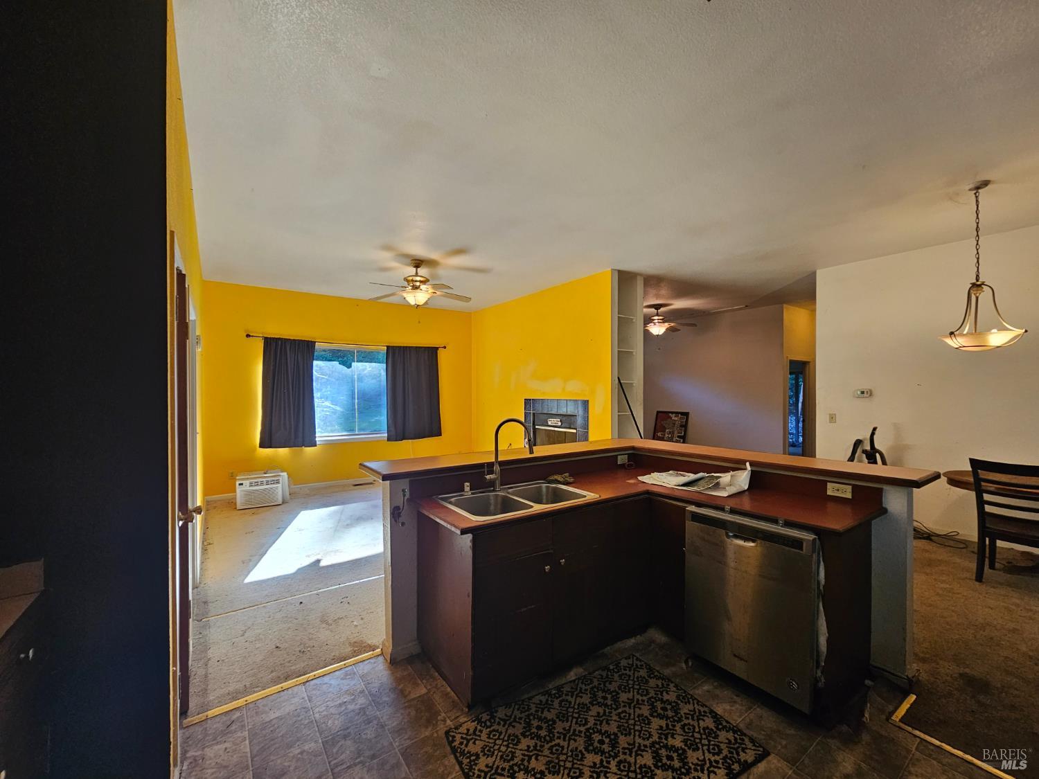 27651 Skyview Road Willits CA 95490