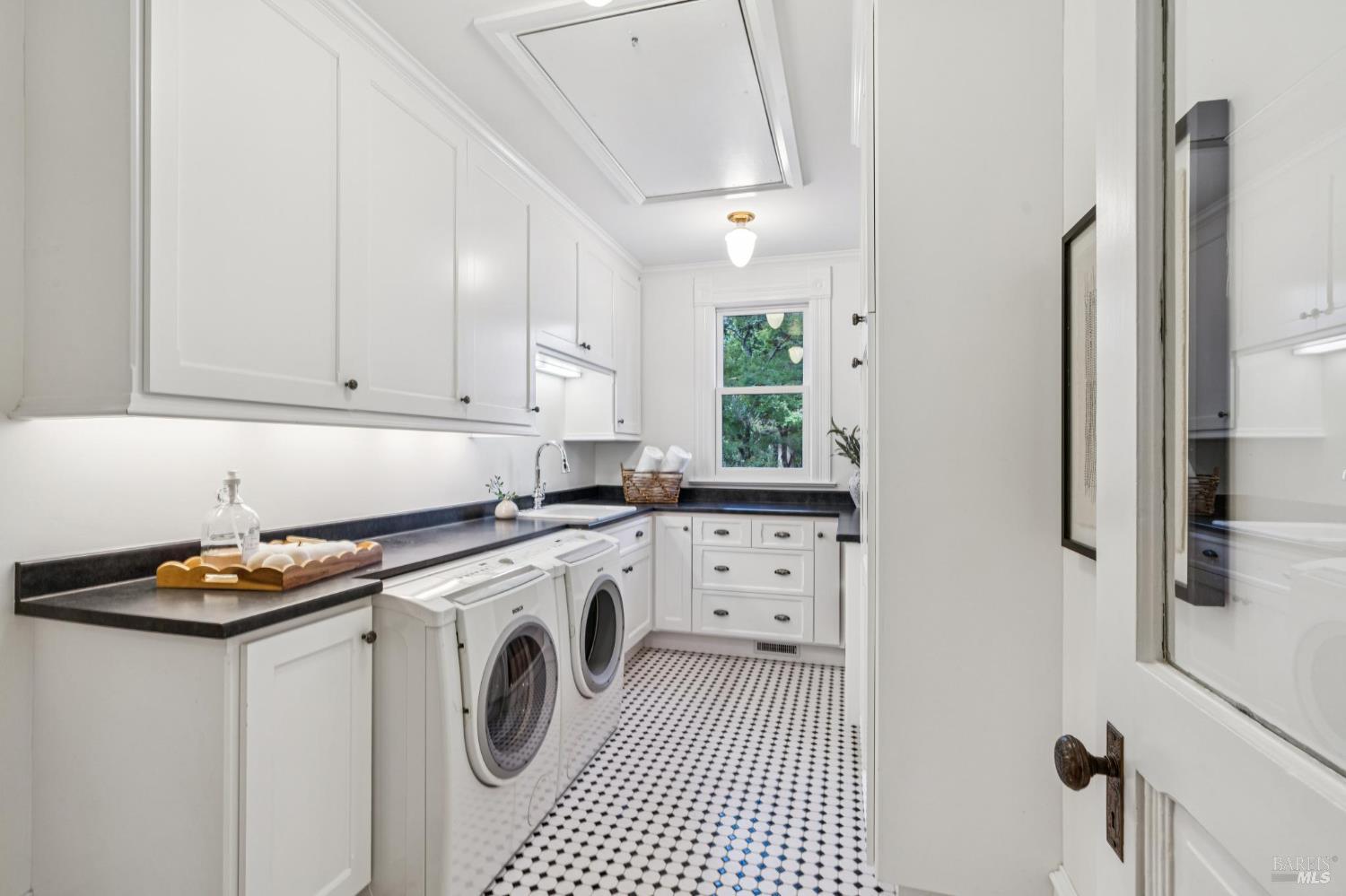 325 Fitch Street Healdsburg CA 95448