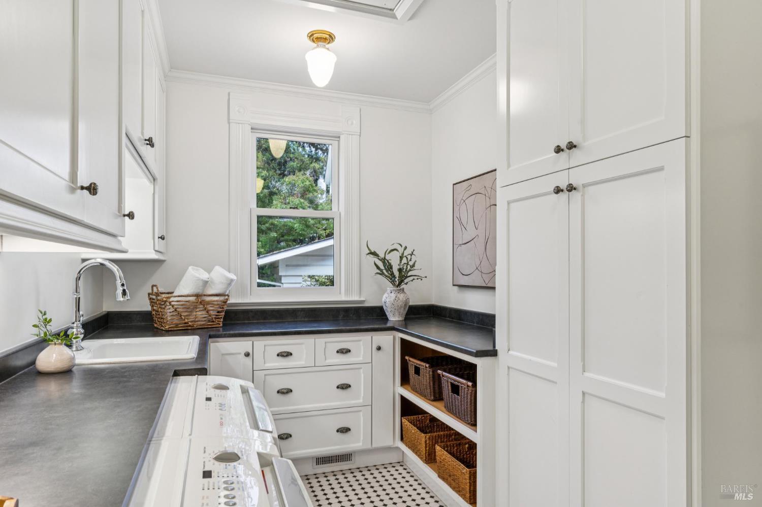 325 Fitch Street Healdsburg CA 95448