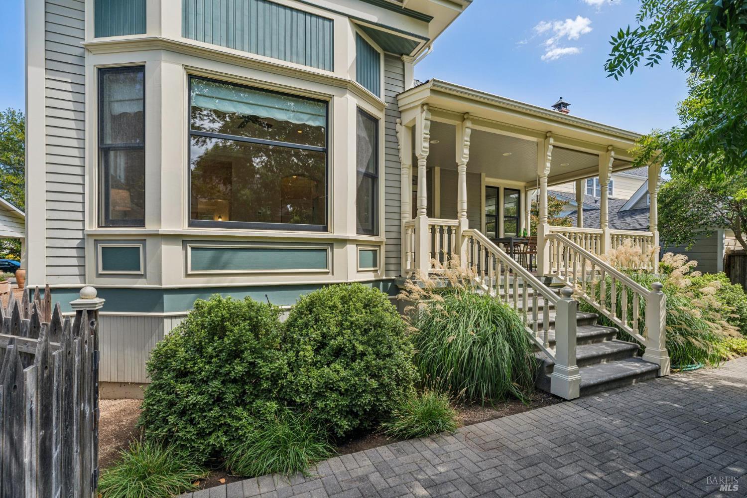 325 Fitch Street Healdsburg CA 95448