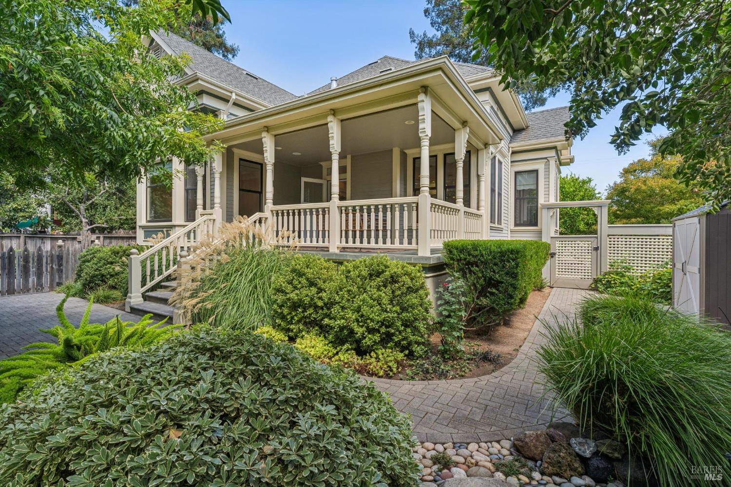 325 Fitch Street Healdsburg CA 95448