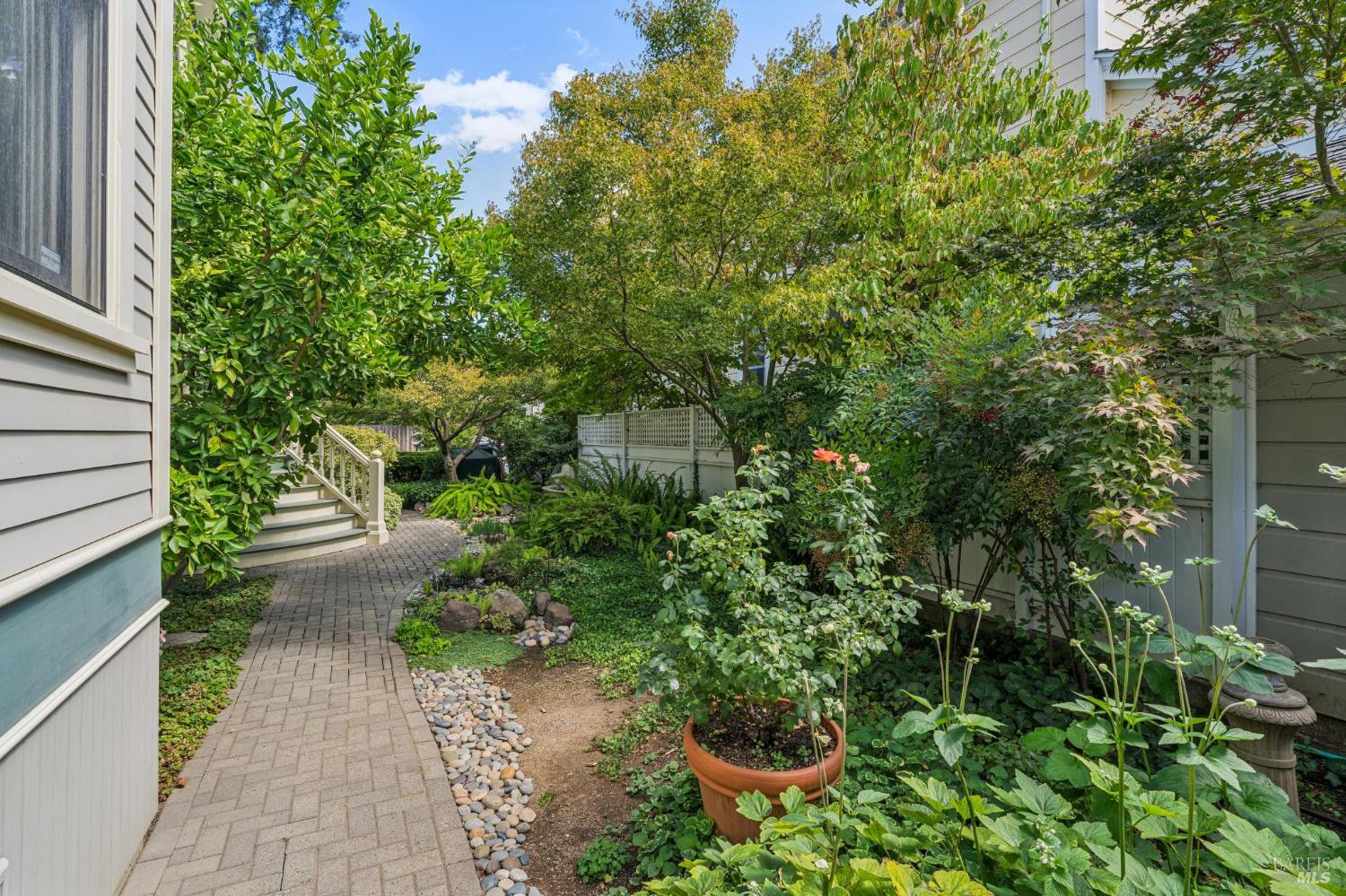 325 Fitch Street Healdsburg CA 95448