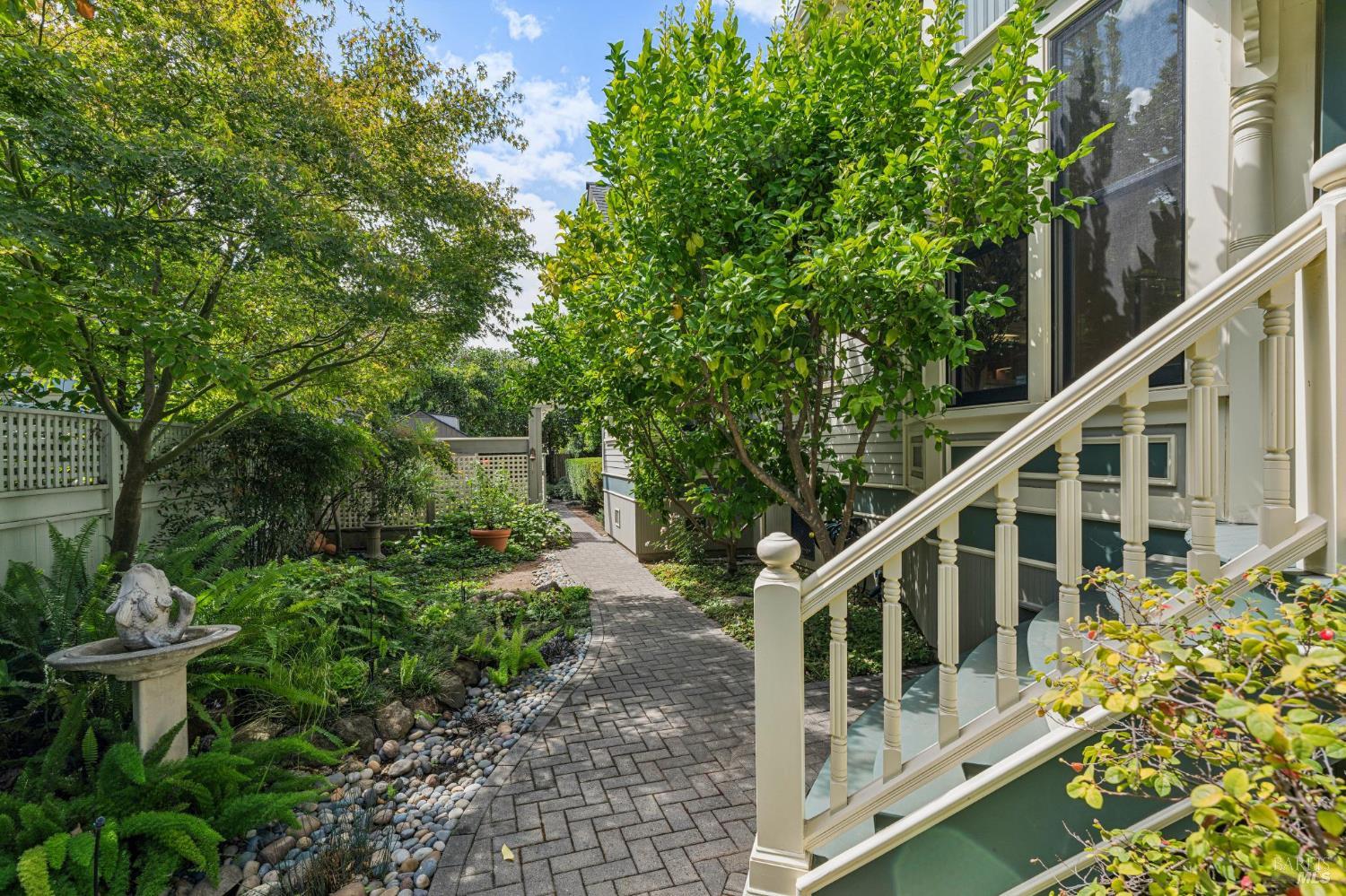 325 Fitch Street Healdsburg CA 95448