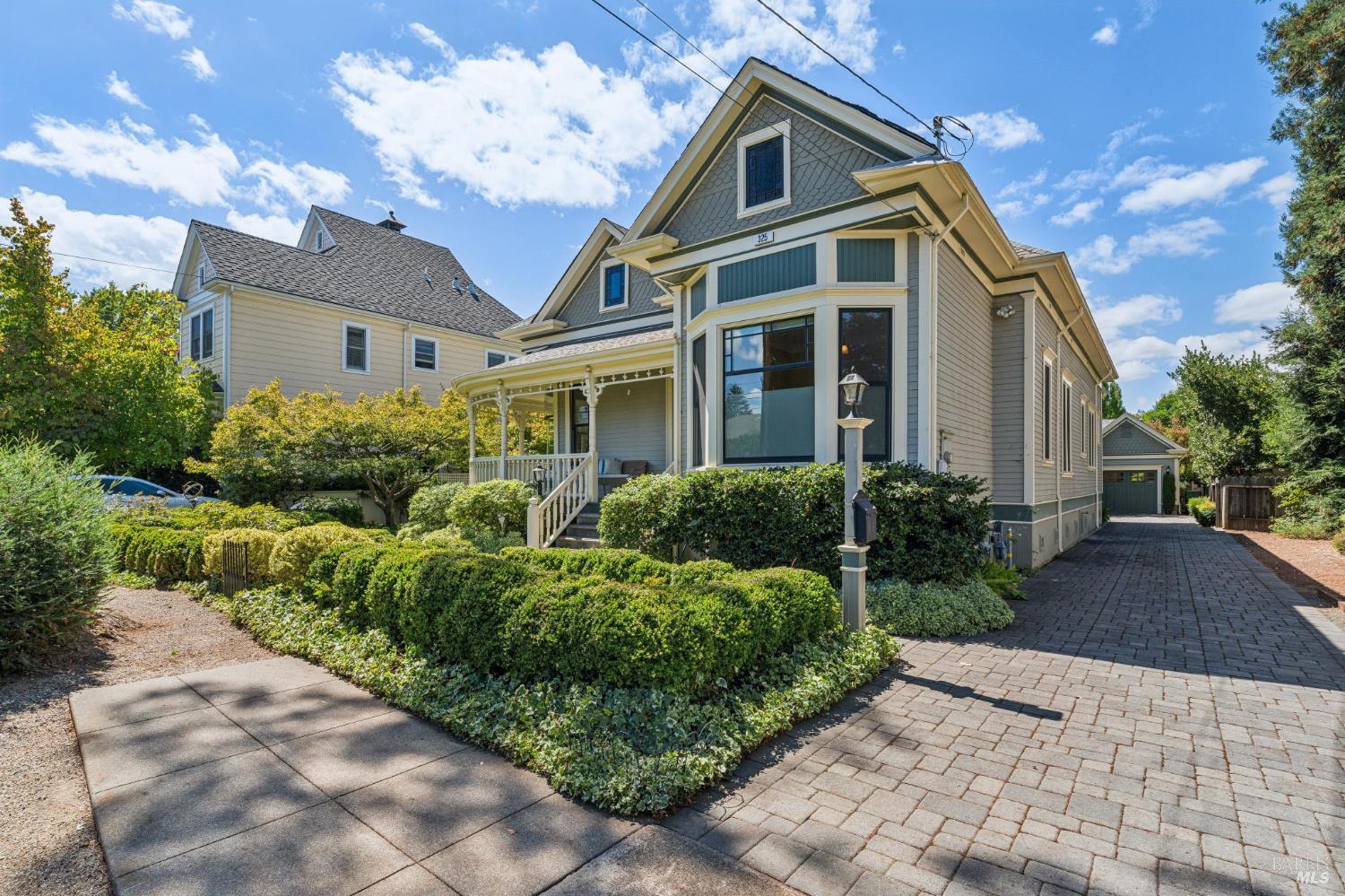 325 Fitch Street Healdsburg CA 95448