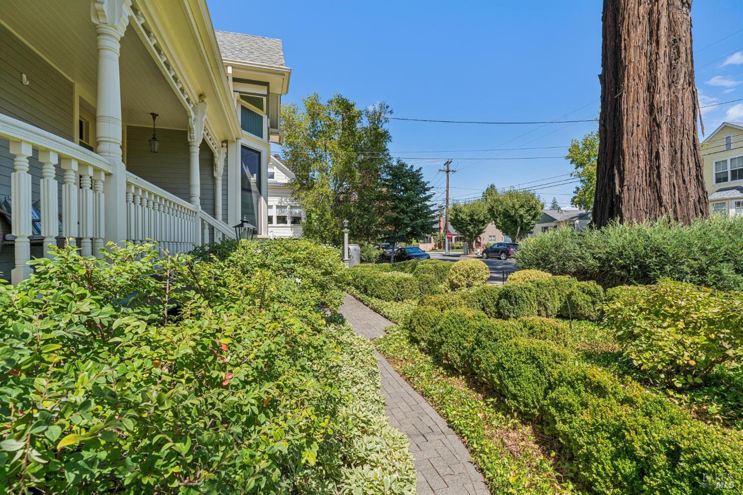 325 Fitch Street Healdsburg CA 95448