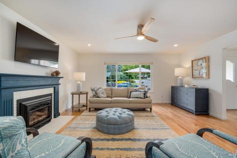 7000 Oak Leaf Drive Santa Rosa CA 95409