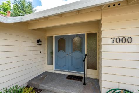 7000 Oak Leaf Drive Santa Rosa CA 95409