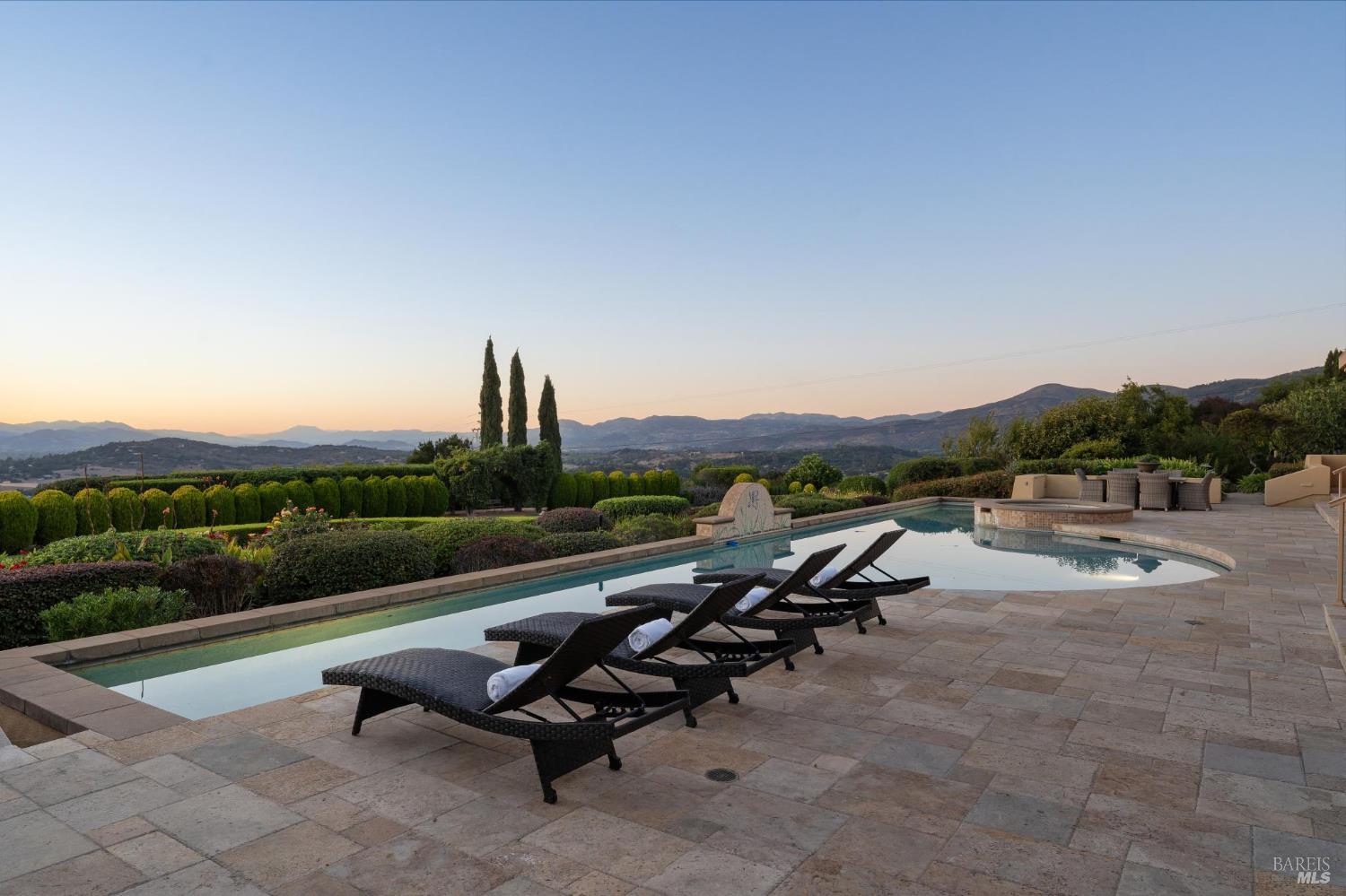 215 Kreuzer Lane Napa CA 94559