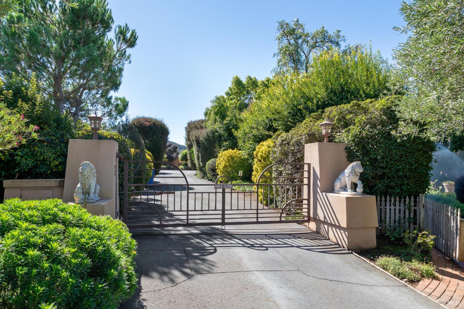215 Kreuzer Lane Napa CA 94559
