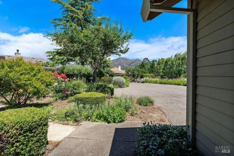 8280 Oakmont Drive Santa Rosa CA 95409