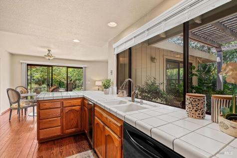 8280 Oakmont Drive Santa Rosa CA 95409
