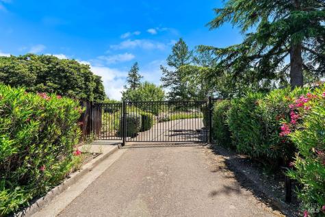 8280 Oakmont Drive Santa Rosa CA 95409