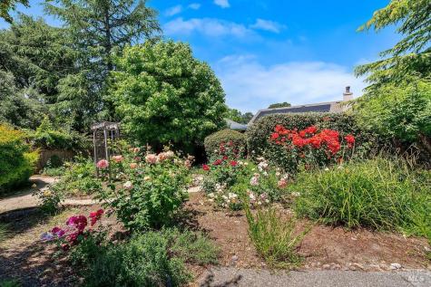 8280 Oakmont Drive Santa Rosa CA 95409