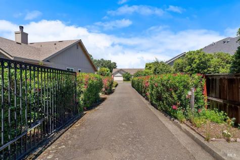 8280 Oakmont Drive Santa Rosa CA 95409
