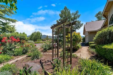 8280 Oakmont Drive Santa Rosa CA 95409