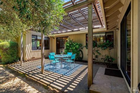 8280 Oakmont Drive Santa Rosa CA 95409
