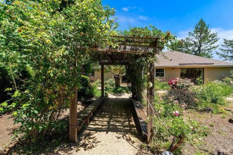 8280 Oakmont Drive Santa Rosa CA 95409