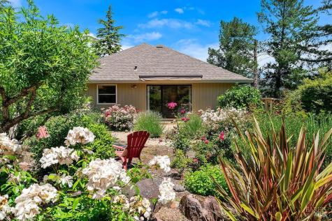 8280 Oakmont Drive Santa Rosa CA 95409