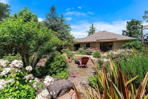 8280 Oakmont Drive Santa Rosa CA 95409