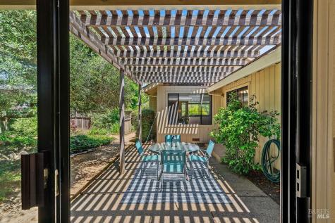 8280 Oakmont Drive Santa Rosa CA 95409