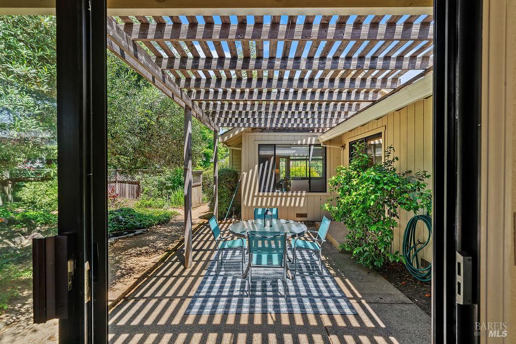 8280 Oakmont Drive Santa Rosa CA 95409