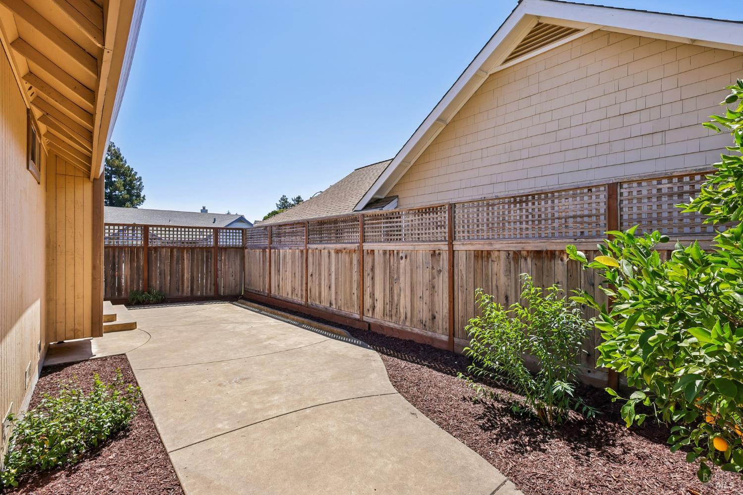 1443 Dandelion Way Petaluma CA 94954