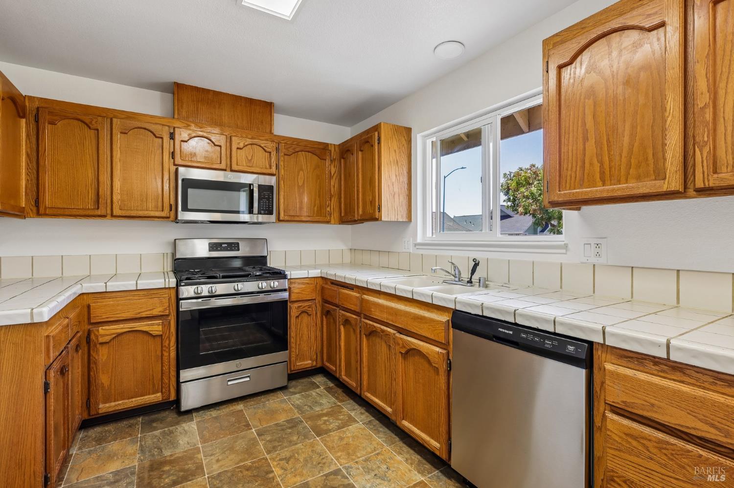 1443 Dandelion Way Petaluma CA 94954