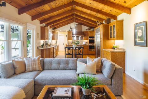2288 Vineyard Road Novato CA 94947