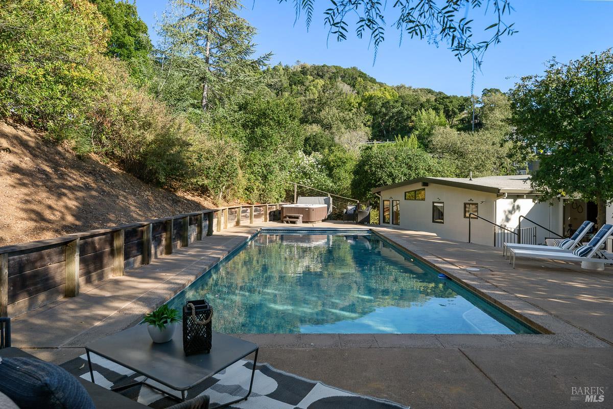 200 Deer Hollow Road San Anselmo CA 94960