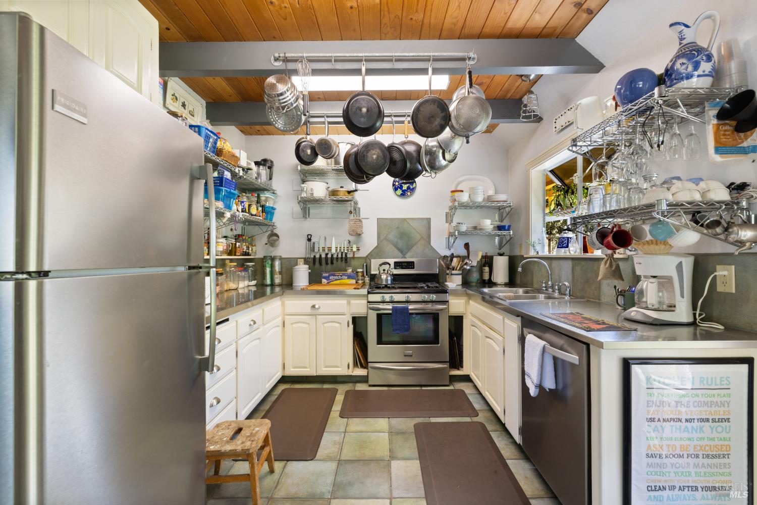 6733 Live Oak Drive Kelseyville CA 95451