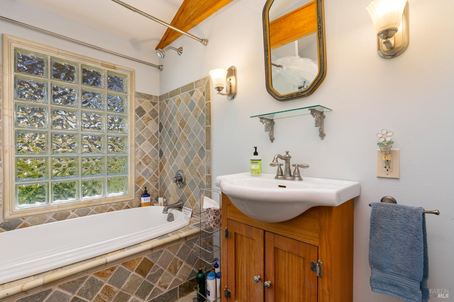6733 Live Oak Drive Kelseyville CA 95451