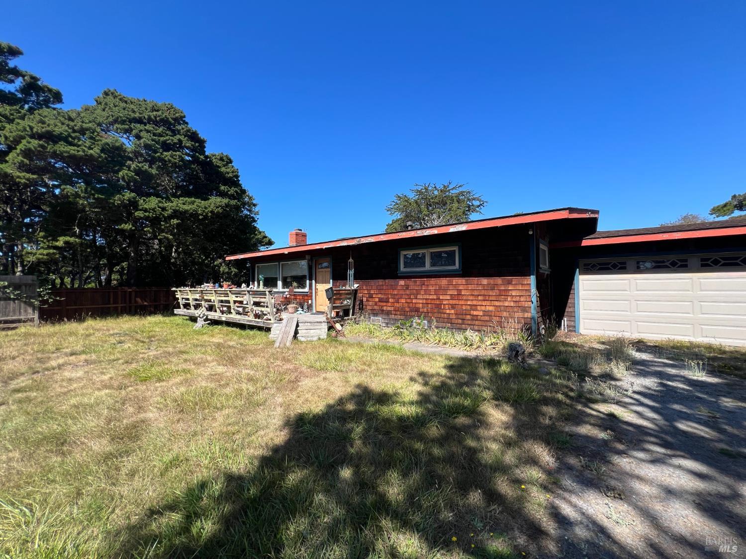 25221 Ward Avenue Fort Bragg CA 95437