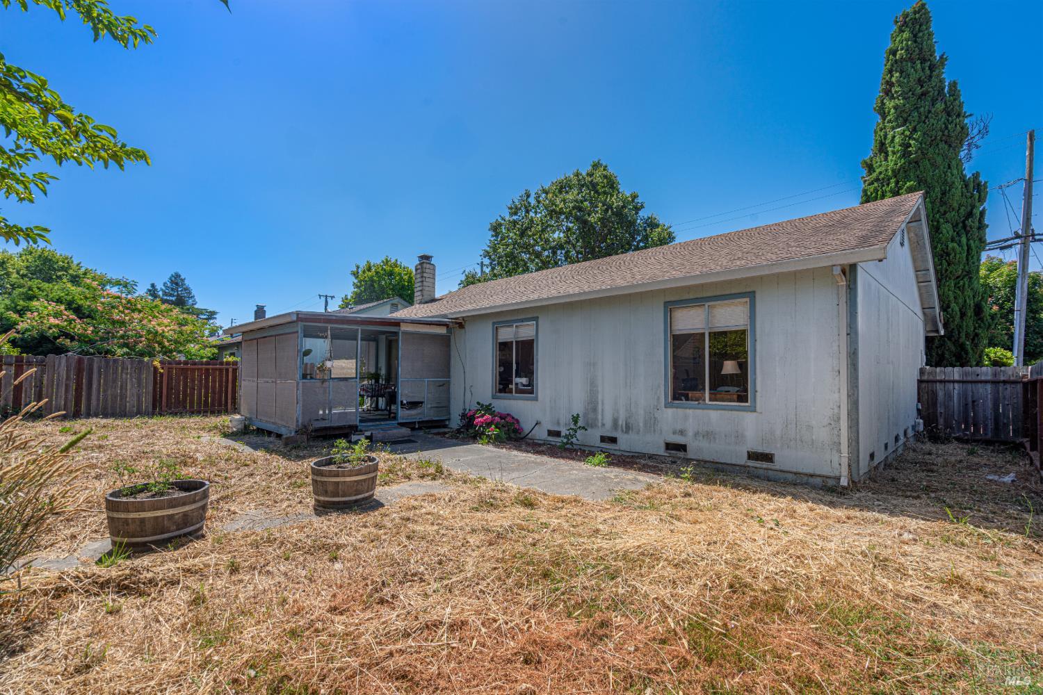 1551 W 3rd Street Santa Rosa CA 95401