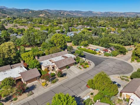 424 La Quinta Lane Sonoma CA 95476