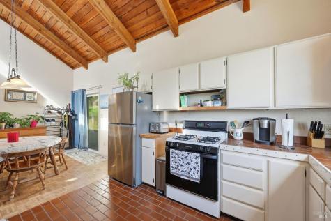 7470 Roblar Road Petaluma CA 94952