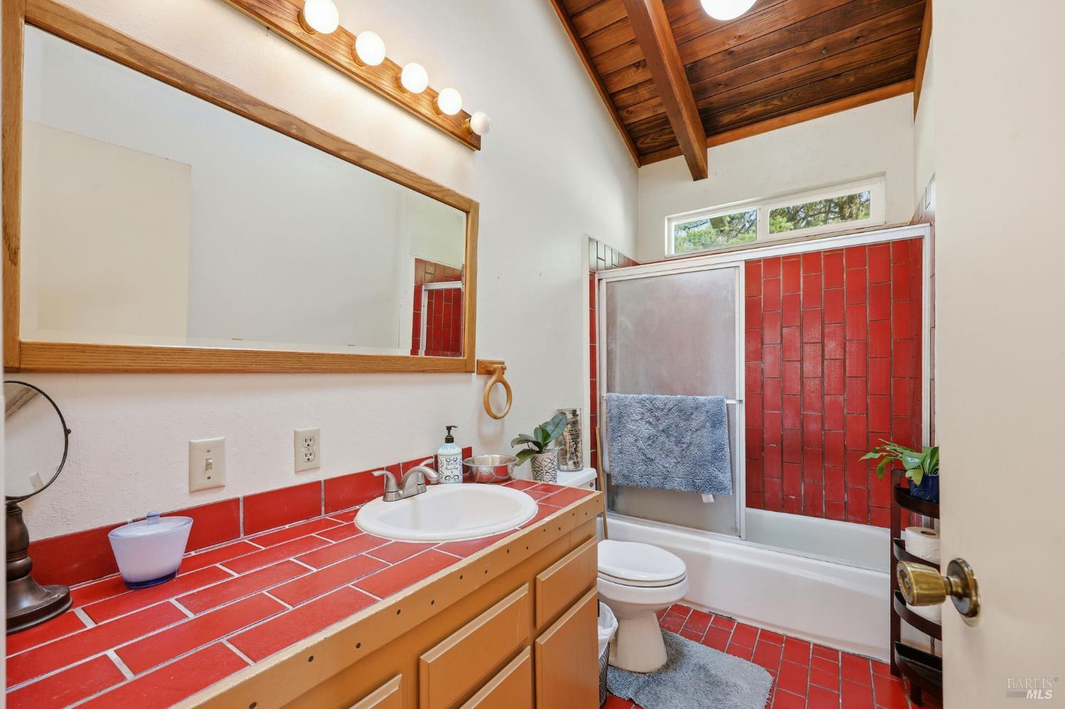 7470 Roblar Road Petaluma CA 94952