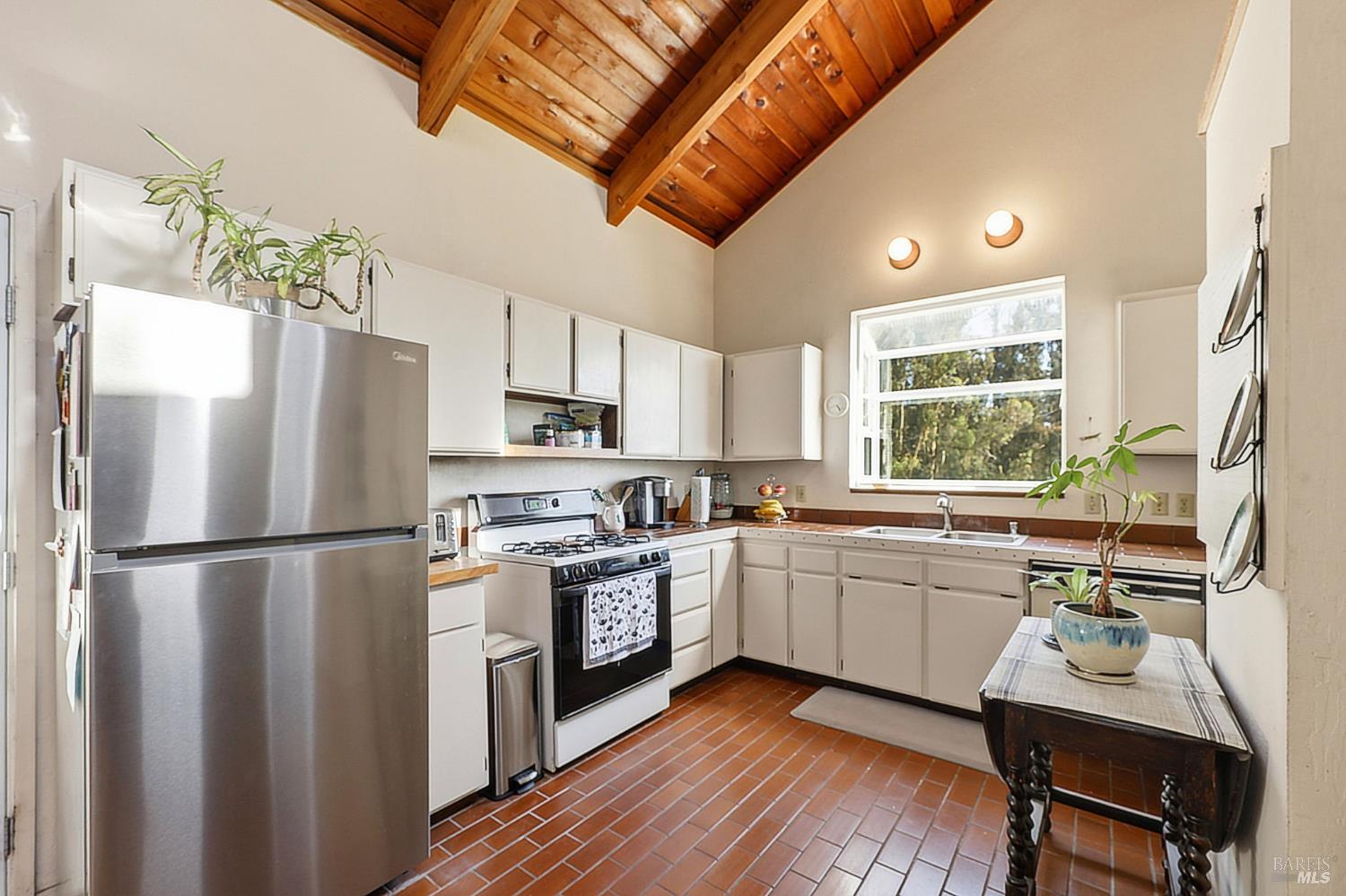 7470 Roblar Road Petaluma CA 94952