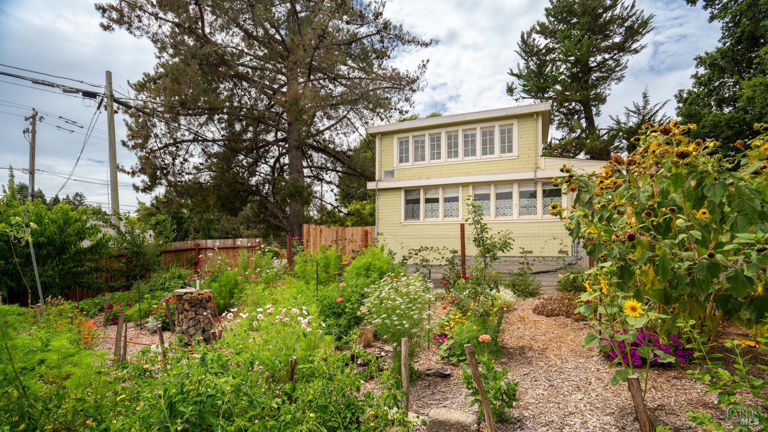 7778 Healdsburg Avenue Sebastopol CA 95472
