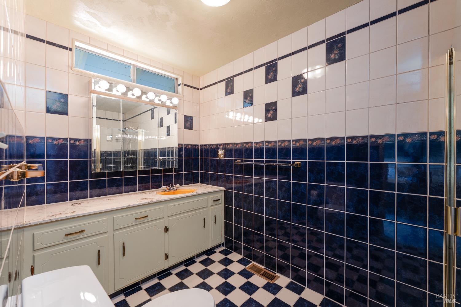 925 Knob Hill Road Ukiah CA 95482