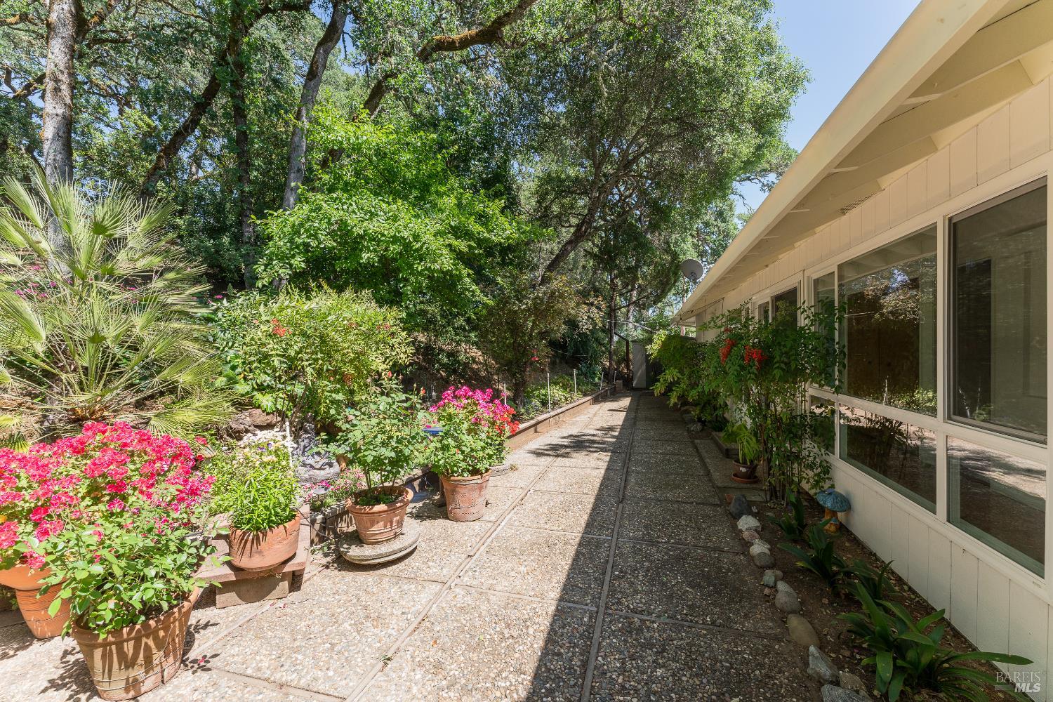 925 Knob Hill Road Ukiah CA 95482