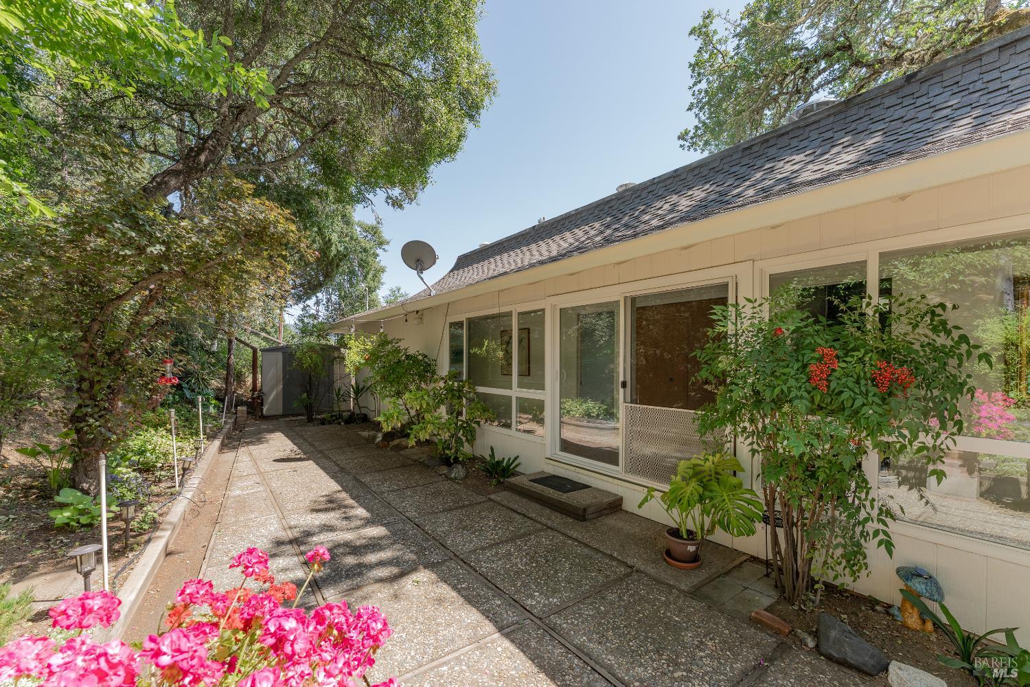 925 Knob Hill Road Ukiah CA 95482