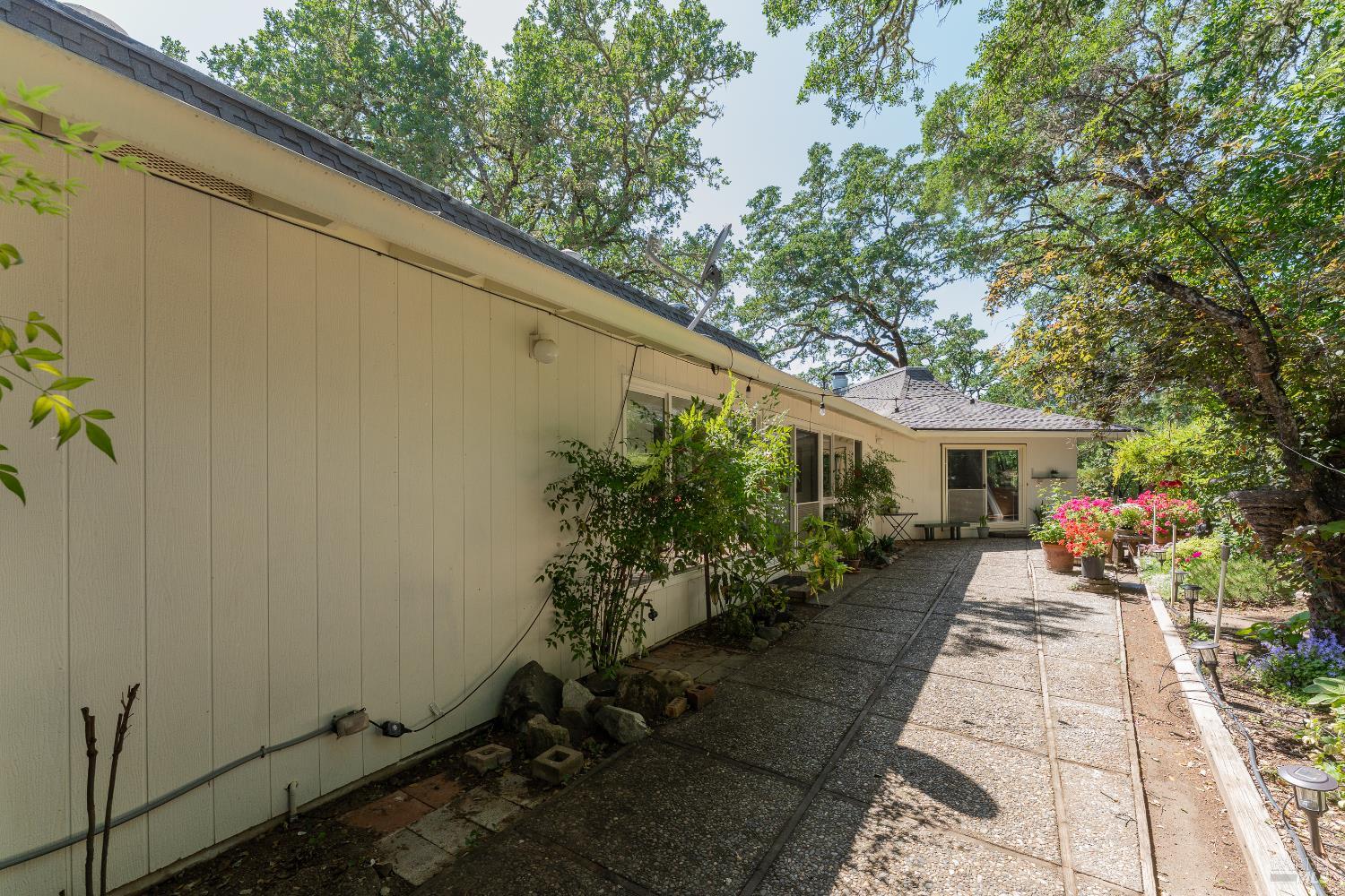 925 Knob Hill Road Ukiah CA 95482