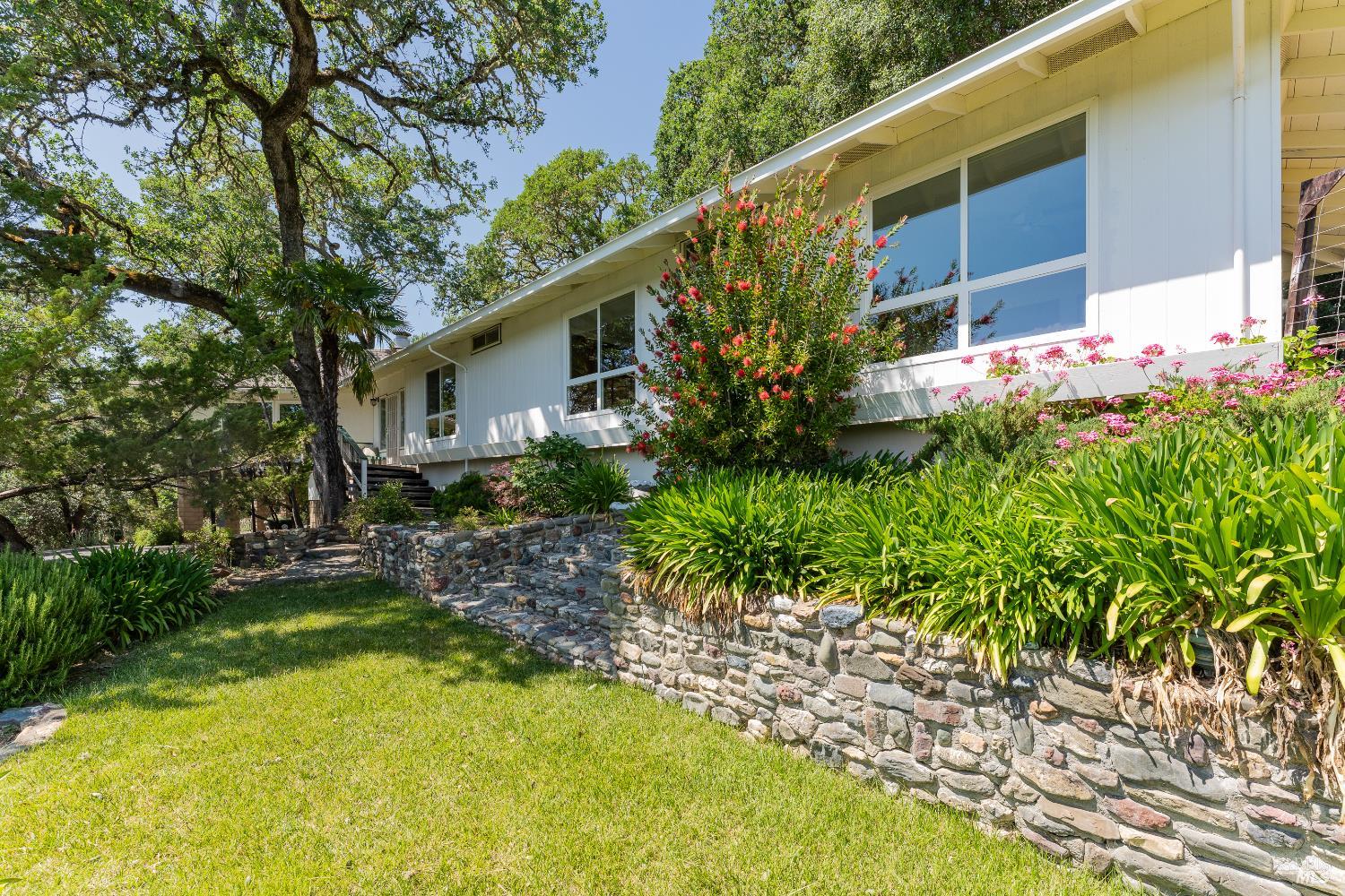925 Knob Hill Road Ukiah CA 95482