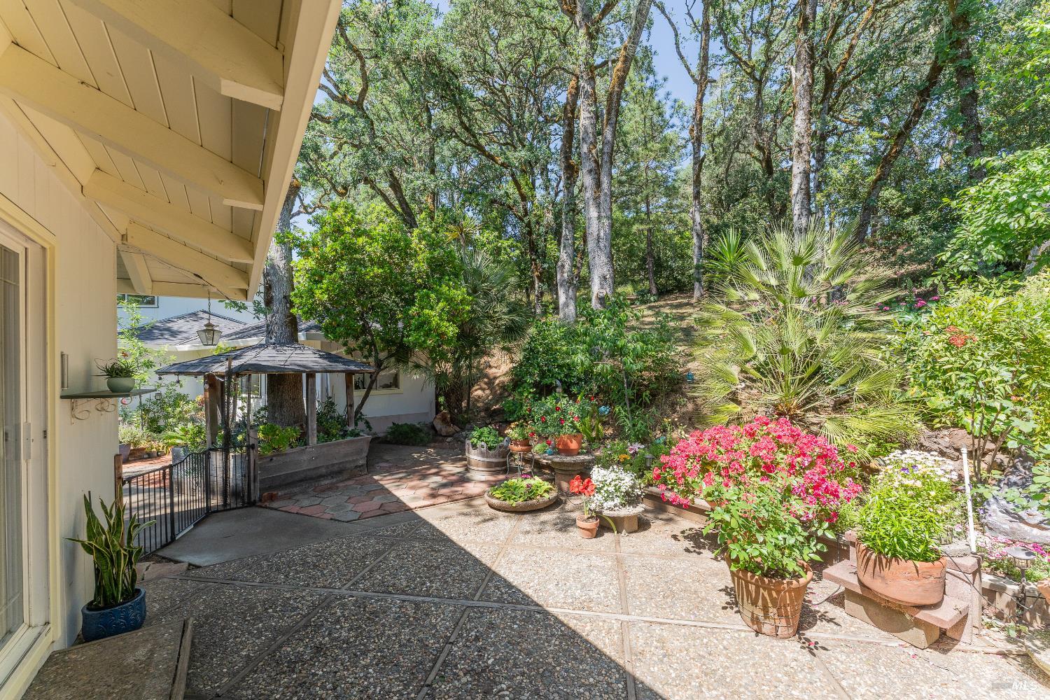 925 Knob Hill Road Ukiah CA 95482