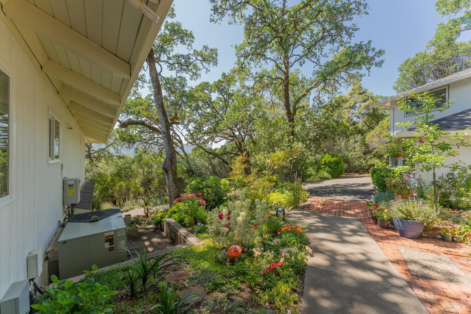 925 Knob Hill Road Ukiah CA 95482