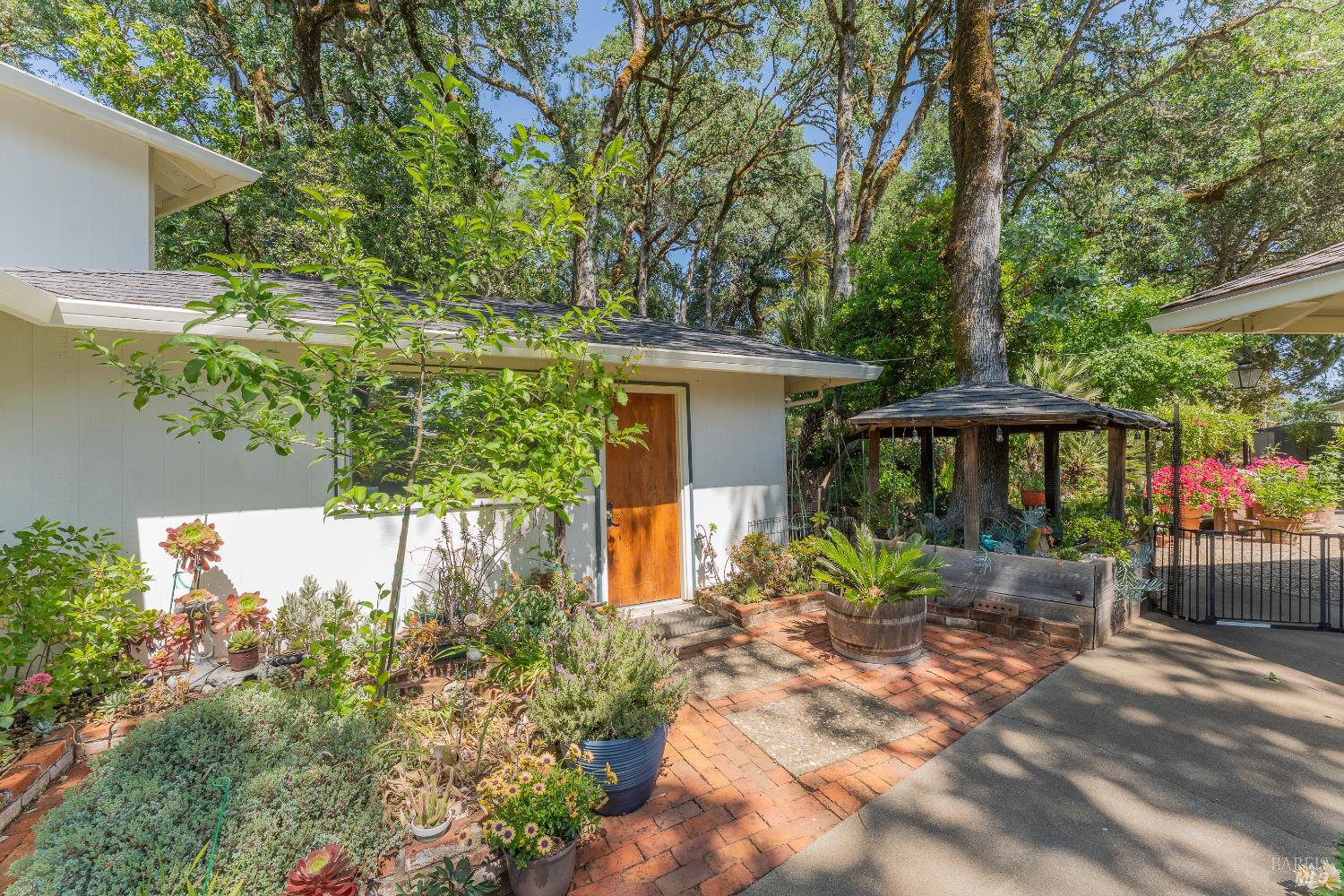 925 Knob Hill Road Ukiah CA 95482