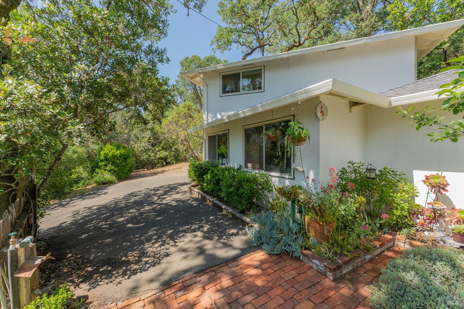 925 Knob Hill Road Ukiah CA 95482