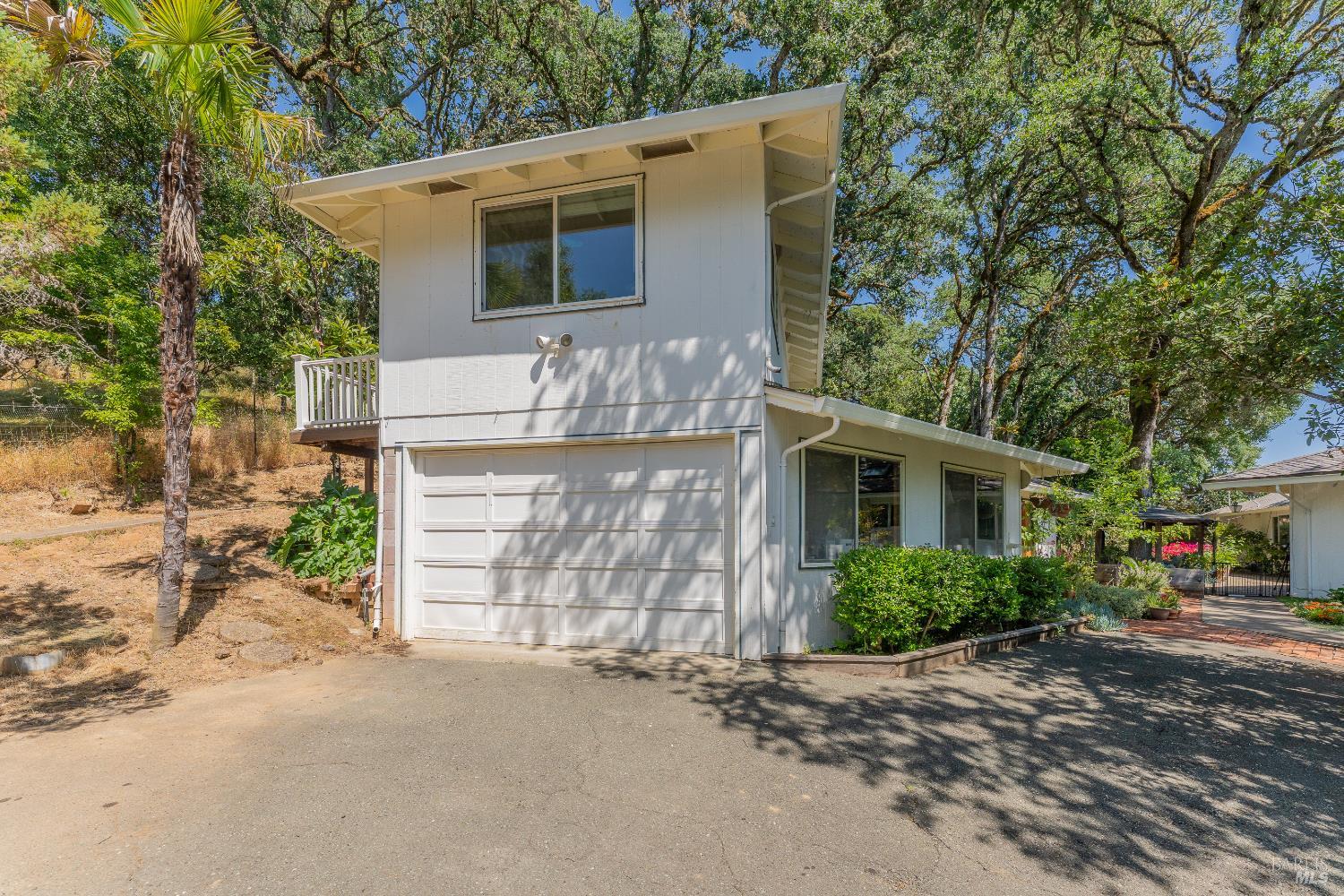 925 Knob Hill Road Ukiah CA 95482